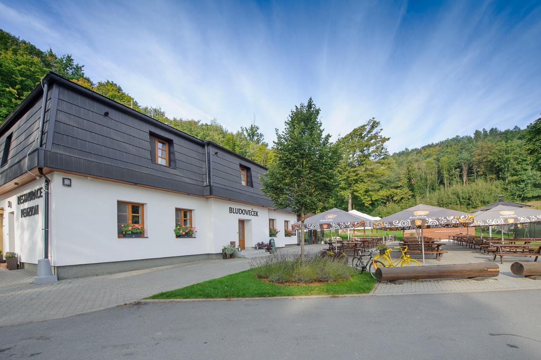 Restaurace A Penzion Bludovecek Екстер'єр фото